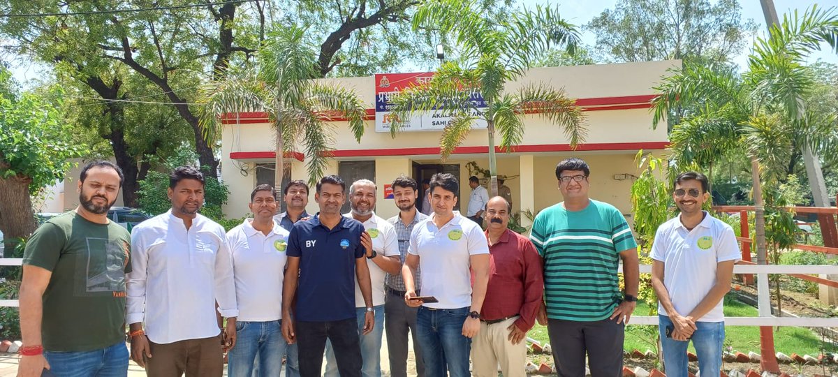 GAUR CITY 2 (Greater Noida West) (@gc2residents) on Twitter photo आज GC2 Volunteers के सदस्य बिसरख कोतवाली जाकर <a href="/SHObisrakh/">SHObisrakh Central Noida</a> श्री अनिल जी से शिष्टाचार मुलाकात की। GC2 व आस पास के सुरक्षा सम्बन्धी समस्याओं से अवगत कराया।
SHO साहब का धन्यवाद, उन्होंने ध्यानपूर्वक हमें सुना और सुरक्षा व्यवस्था कैसे बेहतर हो सकती है उसके बारे में जानकारी भी दी। आज GC2 Volunteers के सदस्य बिसरख कोतवाली जाकर <a href="/SHObisrakh/">SHObisrakh Central Noida</a> श्री अनिल जी से शिष्टाचार मुलाकात की। GC2 व आस पास के सुरक्षा सम्बन्धी समस्याओं से अवगत कराया।
SHO साहब का धन्यवाद, उन्होंने ध्यानपूर्वक हमें सुना और सुरक्षा व्यवस्था कैसे बेहतर हो सकती है उसके बारे में जानकारी भी दी।