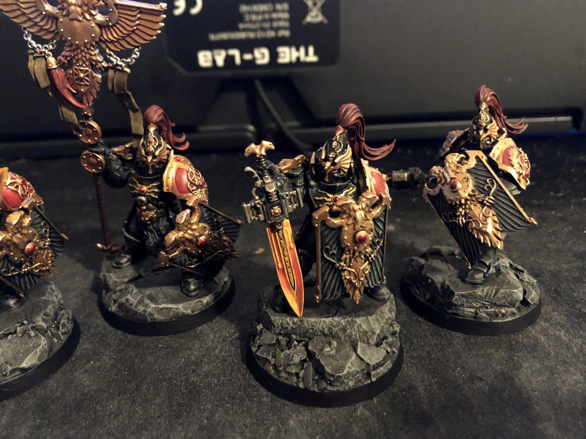 BolisGuillaume's tweet photo. A few pictures of the rest of my custodes Shadowkeepers I painted over the last few months.  #miniaturepainting #w40k #warhammer40000 #WarhammerArt #custodes #shadowkeepers #WarhammerCommunity https://t.co/6s4yBVWkTo