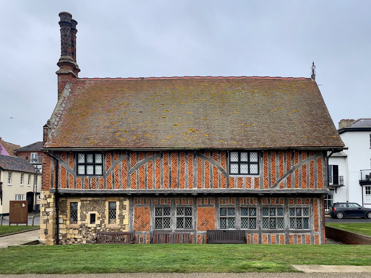 Moot Hall, Aldeburgh.

#moothall #aldeburgh #history #historic #building #architecture #wattleanddaub #timber #historicbuilding #Outdoors #seaside #besidethesea