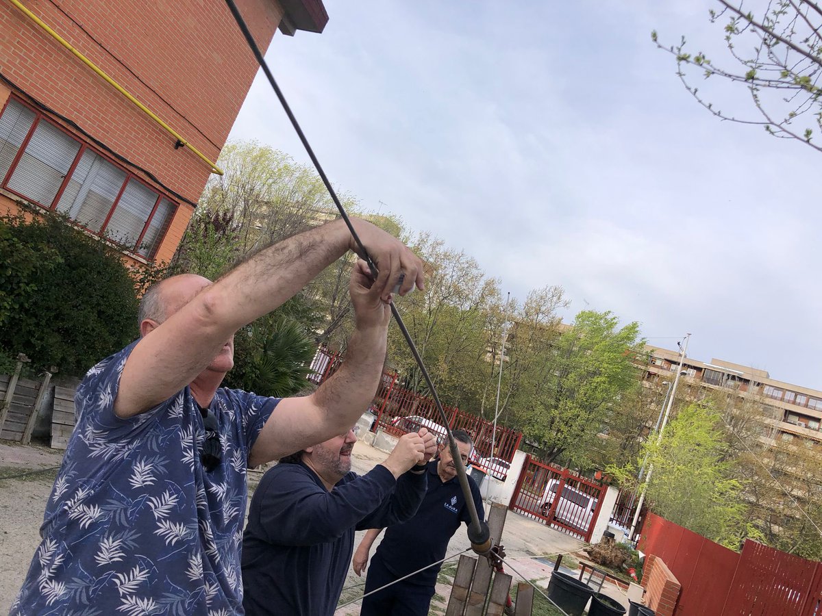 EA4URA's tweet photo. Desde esta mañana estamos trabajando en nuestra sede en puesta a punto y perfilamiento de sistemas radiantes, cableado, conexiones, emisoras, software y hardware para participar durante esta edición del #EARTTY.
#SomosURE #SomosRadioaficionados #Radioaficion #hamradio #swl. https://t.co/JWFlz54aSn