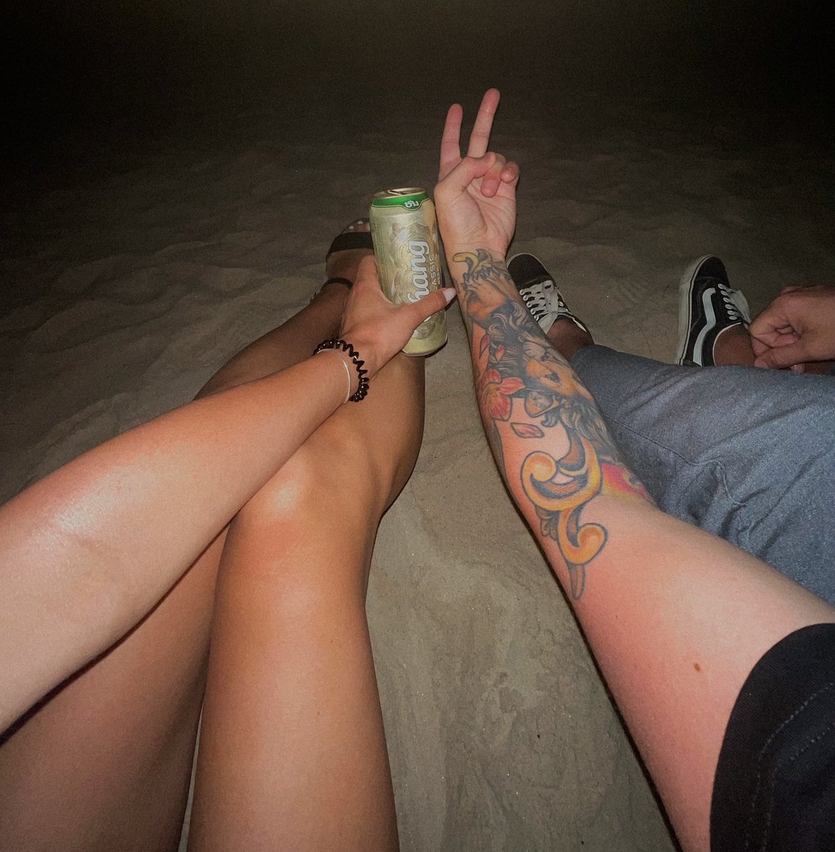 Sitting on the beach🙌🏼

Listening to the sound of the waves🎶🎵