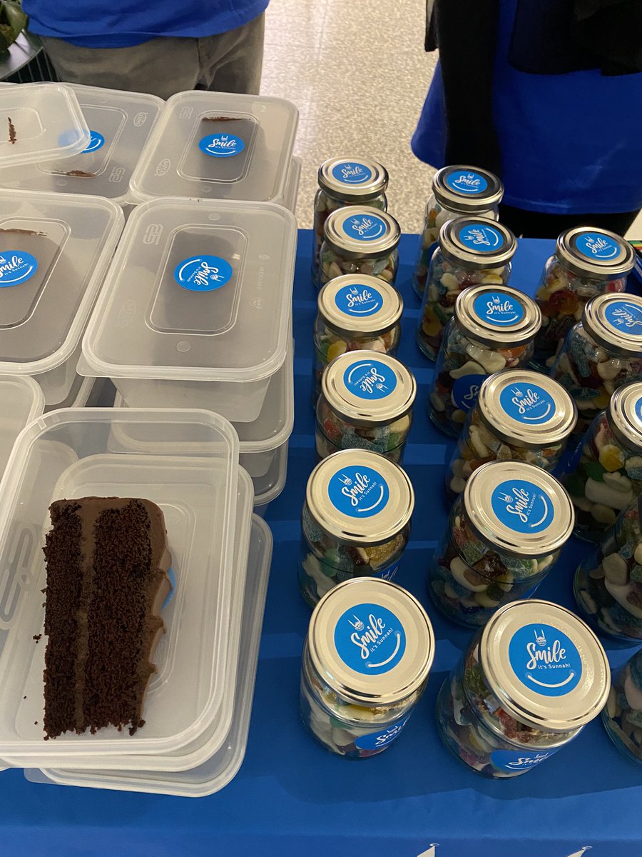 Joining us today at <a href="/BroadgateLondon/">Broadgate London</a> we have the fabulous <a href="/IslamicReliefUK/">Islamic Relief UK</a> stand. All guests can purchase a slice of the famous #Cake4Syria and some halal gummy jar sweets. To buy your own cake, follow the link islamic-relief.org.uk/get-involved/f… #Sponsors