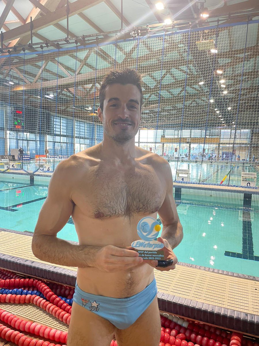 CNBARCELONA's tweet photo. Importantíssima victòria a casa davant un rival directe @wpterrassa per 13 a 6🤽🏼‍♂️ que ens posiciona a la tercera plaça de la @LEWaterpolo

El nostre porter @mlloret1 designat MVP del partit🔥

Enhorabona cenebistes!🔝🙌🏽

#cnbisbig #5pals #waterpolo #clubnataciobarcelona https://t.co/bsNwlhcdmG