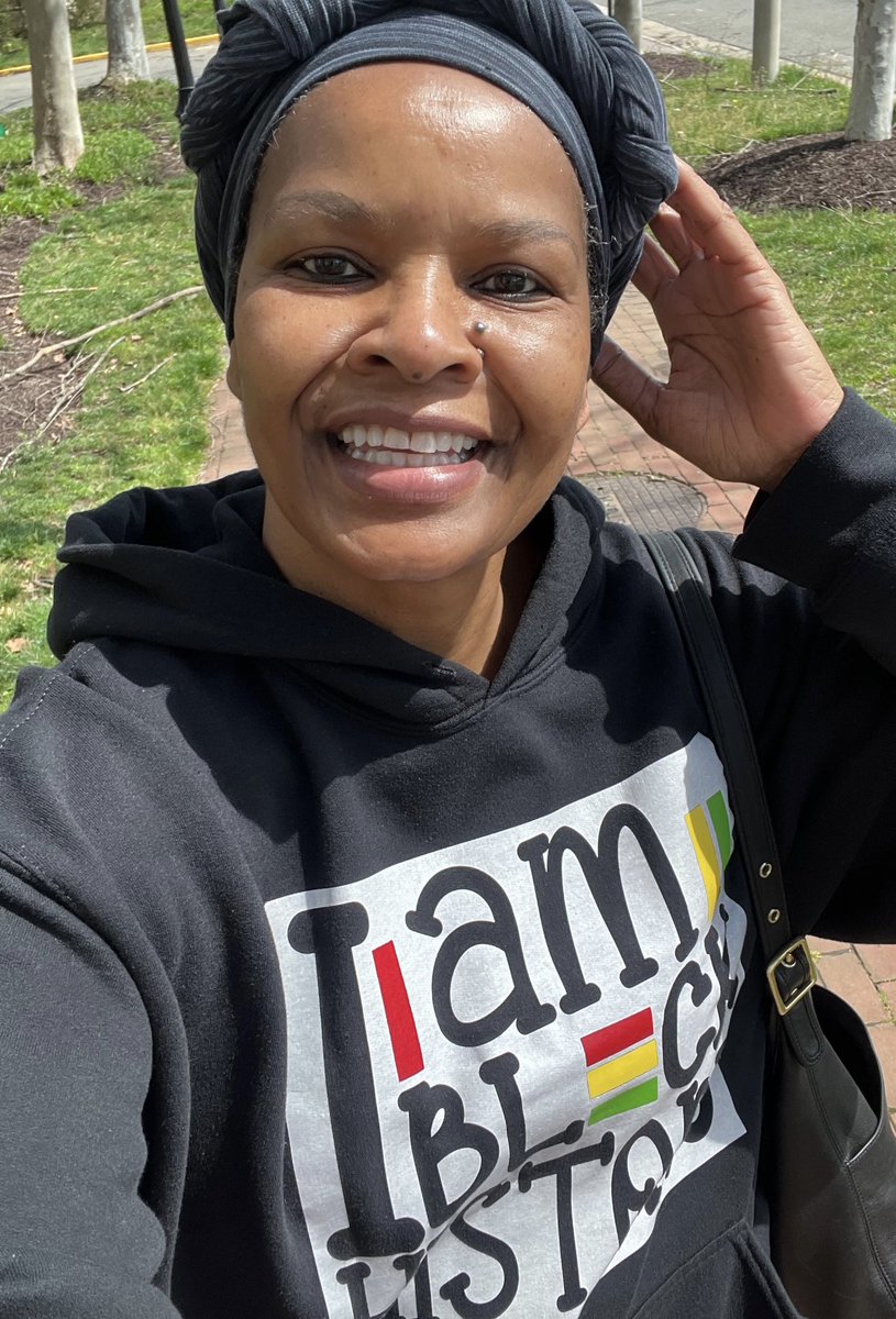 sheliapmoses's tweet photo. Last week the manager at Whole Foods made it clear that I am not welcomed there. (See 3/25 tweet). I was simply shopping while black!! Today, I fixed my crown and headed to Wegmans!  Fix your crowns ladies!  #fixyourcrown #wegmans #nowholefoods #shoppingwhileblack https://t.co/4LFLxDNnhy