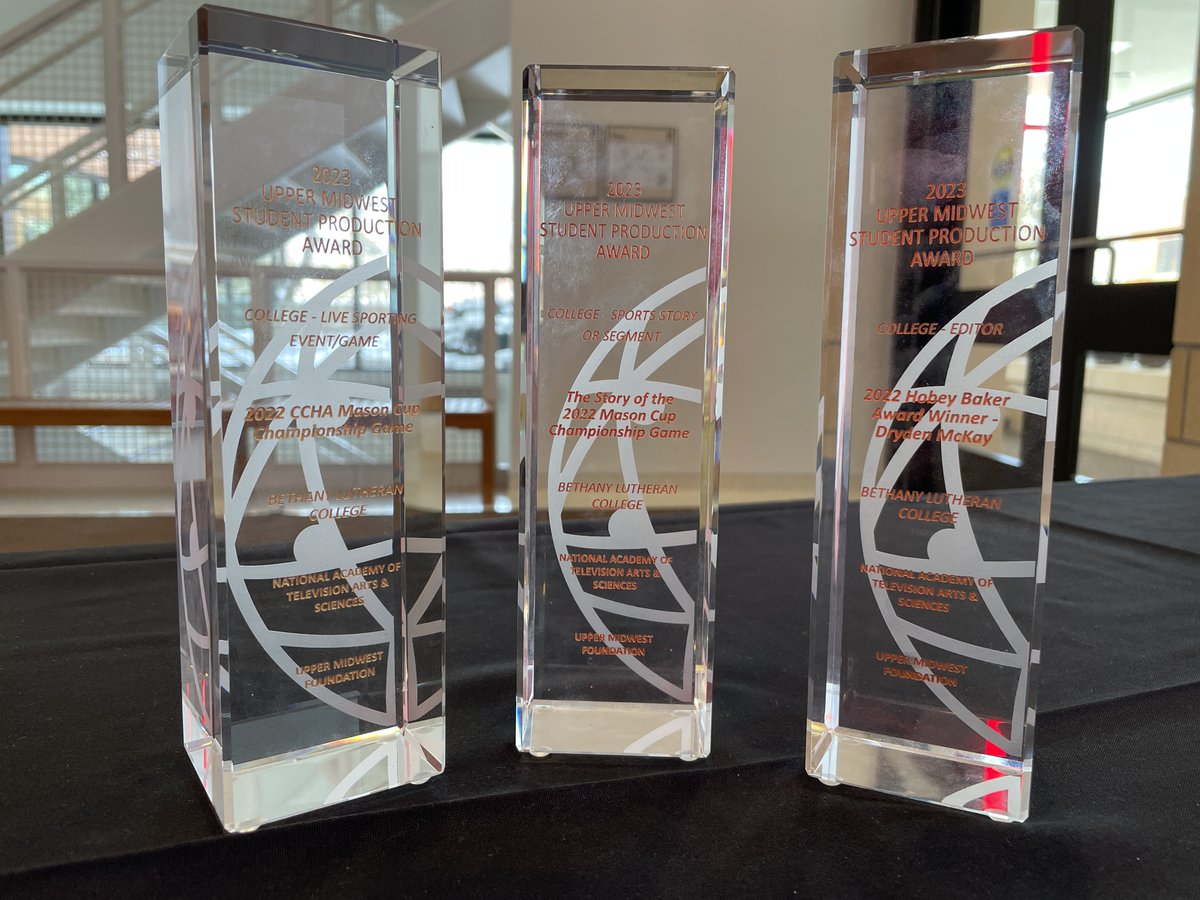 GregVandermause's tweet photo. Congrats to @benstelter_ , @BrockAaker_9, @alecmuellervis and the entire Maverick Hockey production crew for winning 3️⃣ Student Production Awards from the Upper Midwest Foundation!

@MidwestEmmys https://t.co/lIL8gKwKSb
