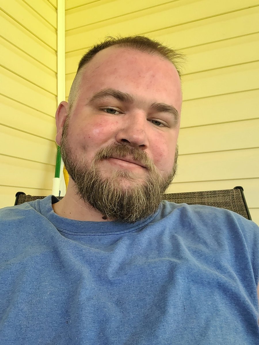 Crazyloon88's tweet photo. Got my haircut done ready to go out https://t.co/jiQ8TbqQ8x