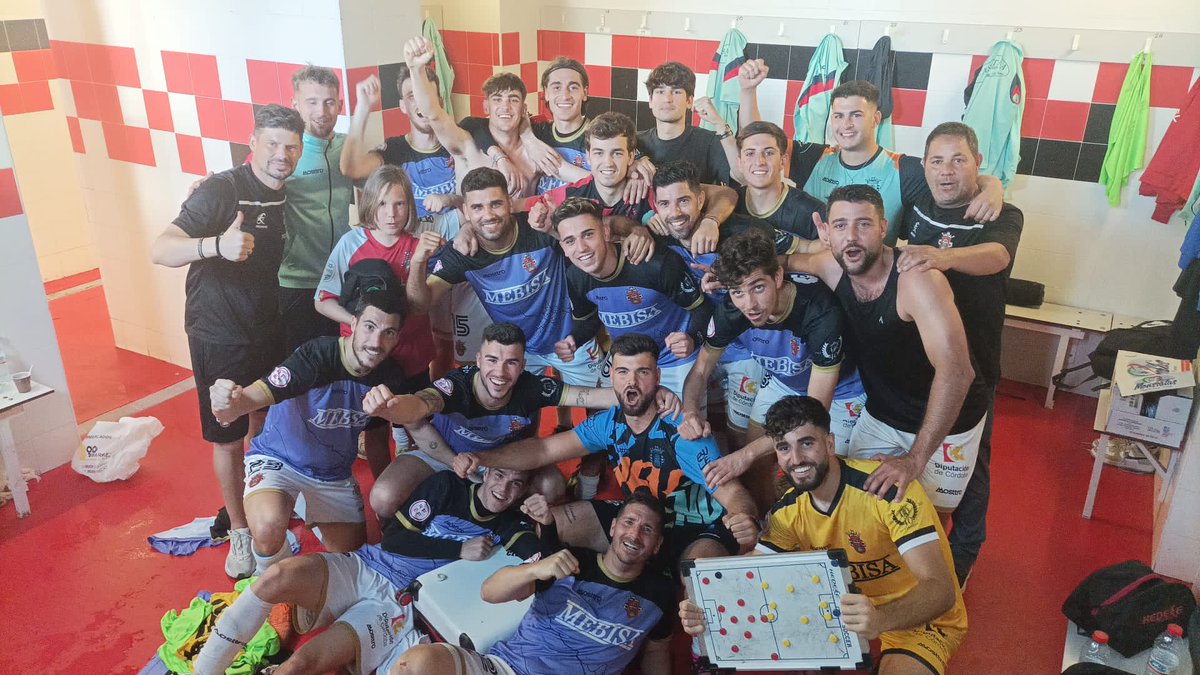 ! No tenemos millones pero tenemos muchos cojones !
!! Enhorabuena equipo !!
#Otroañomasentercera
#Quegrandessois