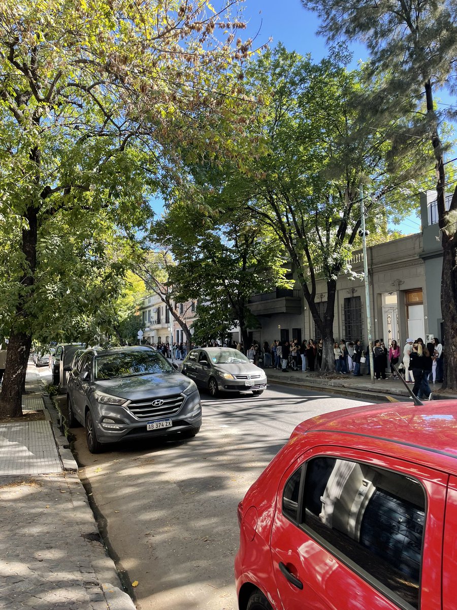 titape91's tweet photo. ¿Qué es toda esta fila en Ravignani y Honduras? 🧐 https://t.co/avMACQMNoe