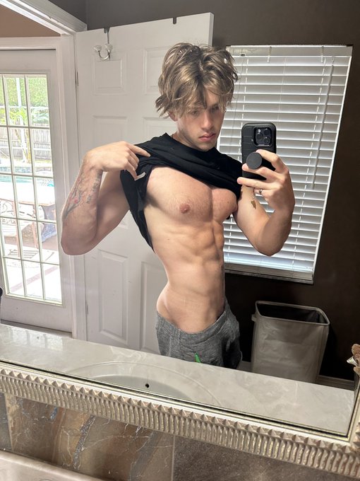 Yes I have messy hair all the time https://t.co/nIG88nGapN