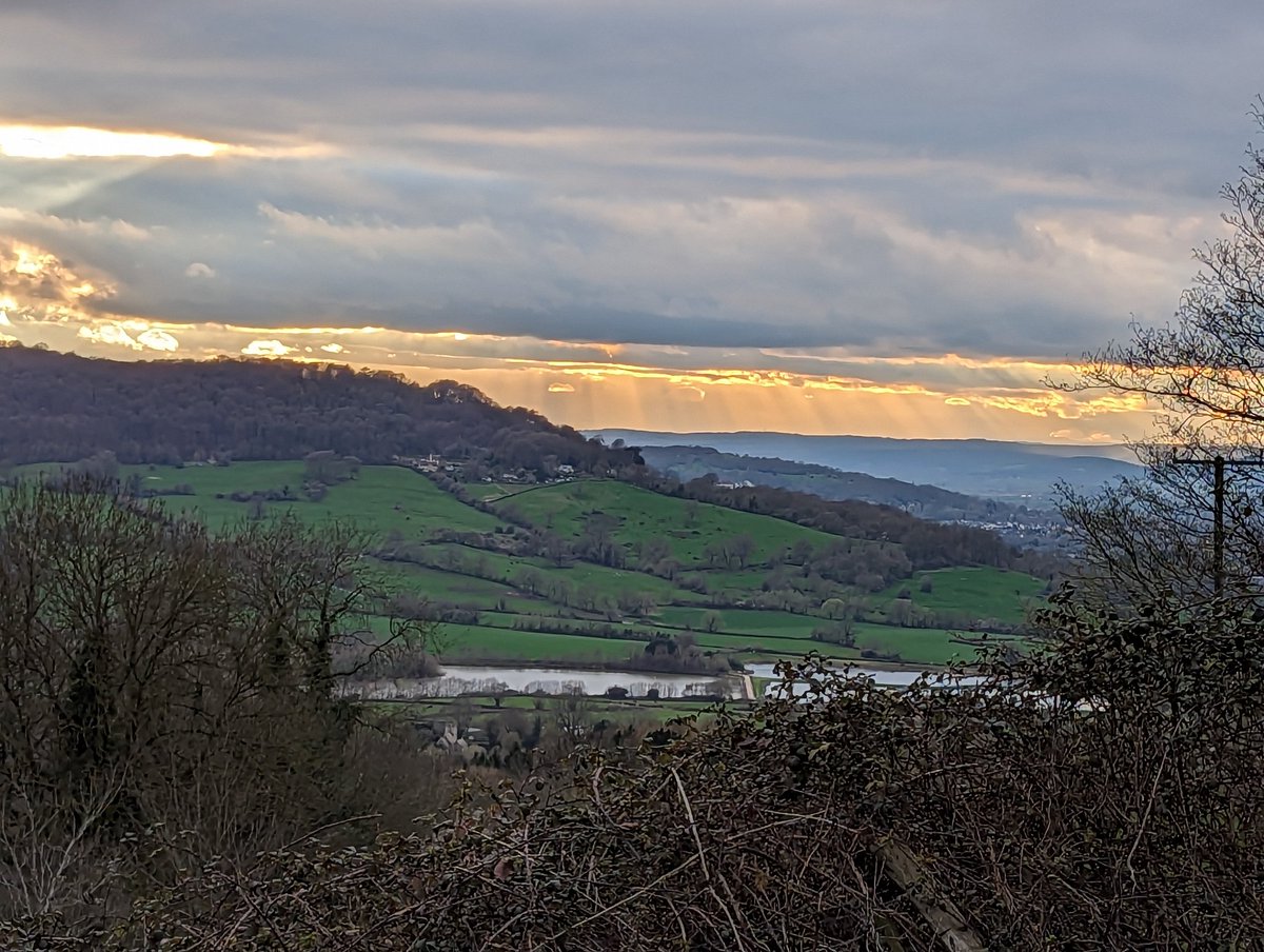 Clouds over England, sunbeams over Wales. Make of that what you will 😬