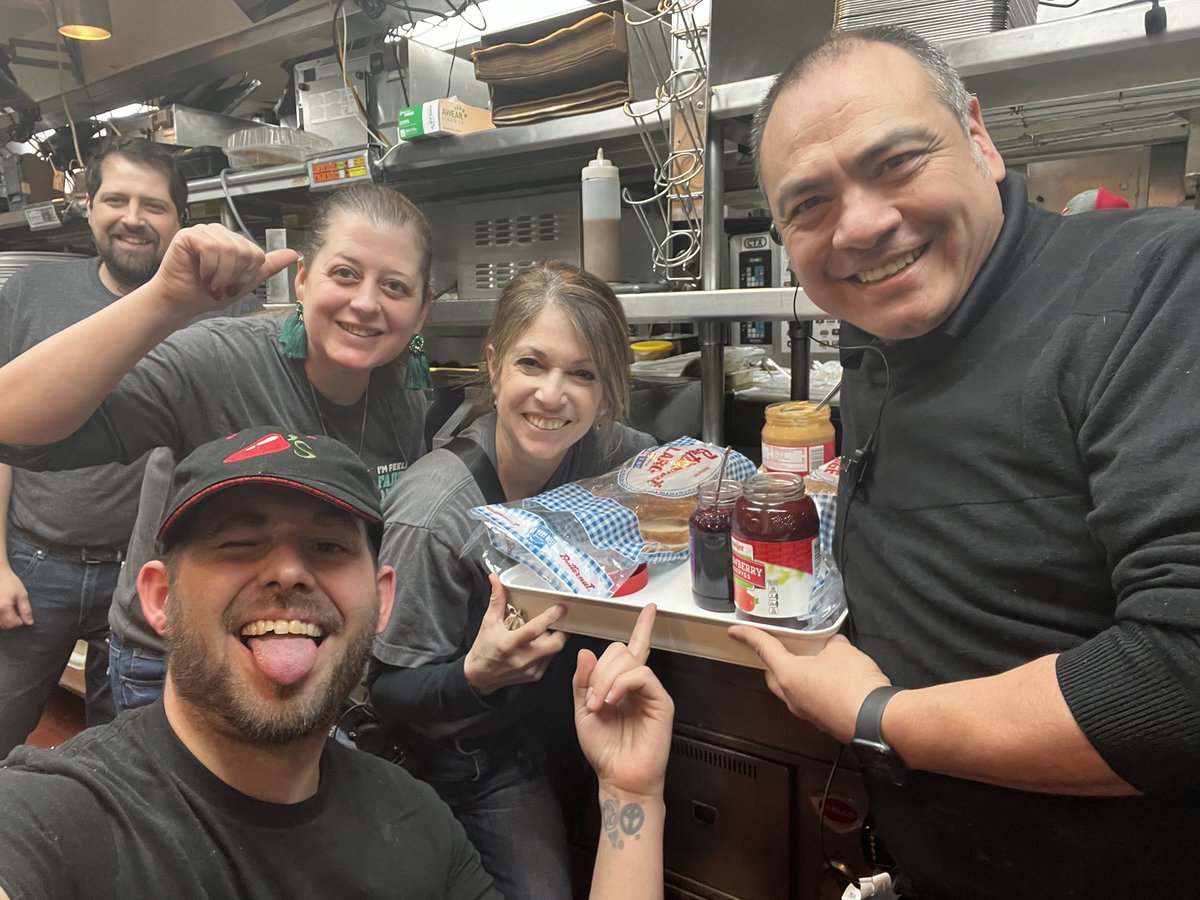 WillySandoval40's tweet photo. PB&amp;J Day!! Have a Great Saturday April 1st From Hoffman States to all Chiliheads out there!! #chilislove ⁦@MikeGump3⁩ ⁦@NicholasBPaxton⁩ ⁦@MarkArm1958⁩ https://t.co/SxYHZLw2os