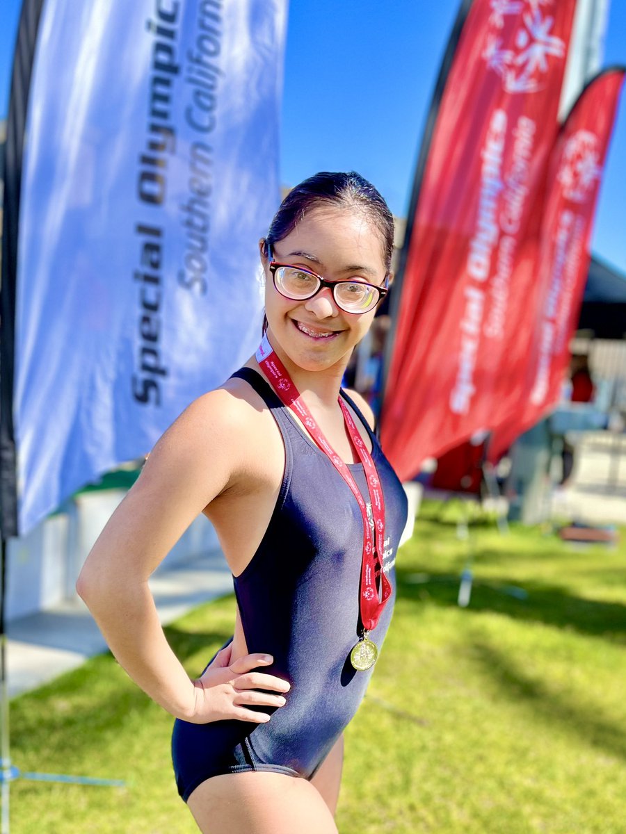 dominguezt's tweet photo. Isabella Dominguez brings home some hardware!! #WeAreSOSC https://t.co/Lh5Gky3hsE