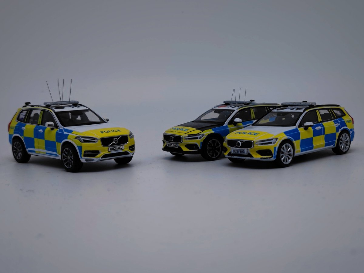 blue_code3's tweet image. Finally got around to making these lovely Volvos!