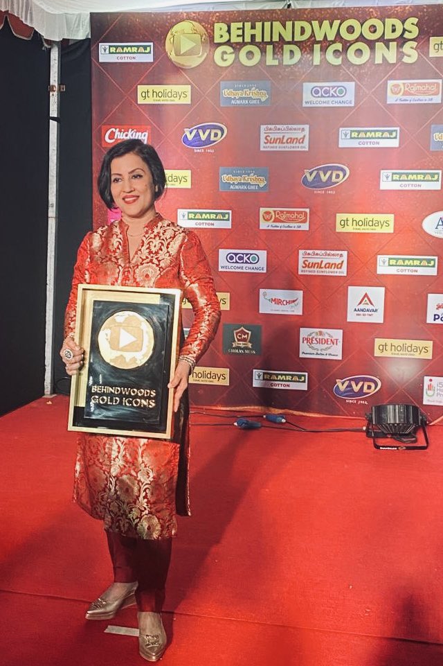 MadhushreeMusic's tweet photo. Thanks to #behindwoodgoldicon2023 awards for the best female playback singer for #mallipoo song .. in the presence of all the stars of southern industry #arrahman  #maniratnam  #strsimbu  #aluuarjun  #nayantara  and many more #shreyaghoshal  #shreyasharan https://t.co/cV1XxbARRm
