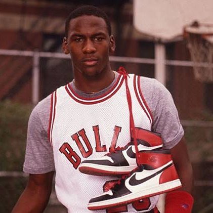 NBAdoPovo's tweet photo. Há exatos 38 anos

1° de abril de 1985

O Air Jordan 1 era lançado custando apenas 65 dólares

O resto é história... https://t.co/2AEnqXSK9f