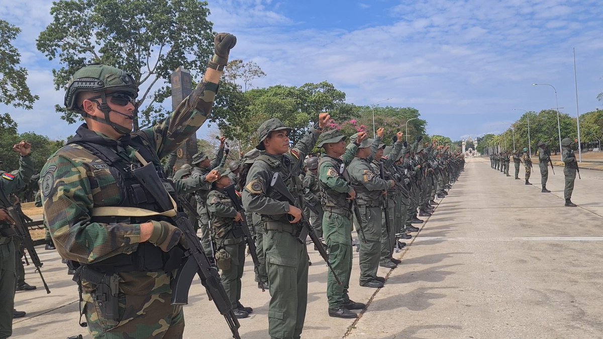 #01ABRIL23. || Desde el Inmortal Campo de Carabobo el GB Héctor José Cadenas Daal Comandante de la <a href="/41brigblin/">41BrigadaBlindada</a>. Presidio el Acto de  clausura de las VI Competencias Inter-Unidades del Método Táctico de Resistencia Revolucionaria. #MTRR  
#FANB
#41bgdablintriunfar