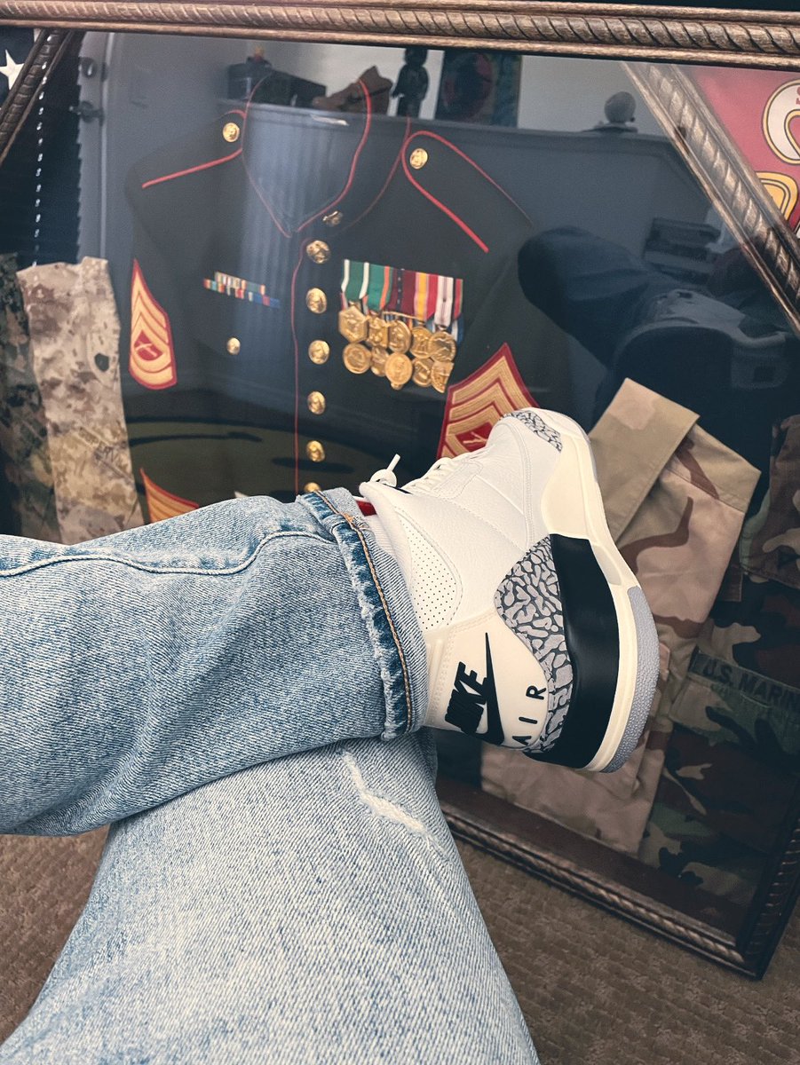 Happy birthday to all my Navy chiefs/Goats, I salute 🫡 you all 
.
.
#NavyChiefNavyPride #Navy #yoursneakersaredope #kotd #jordan3 #nike #GoodVibesOnly