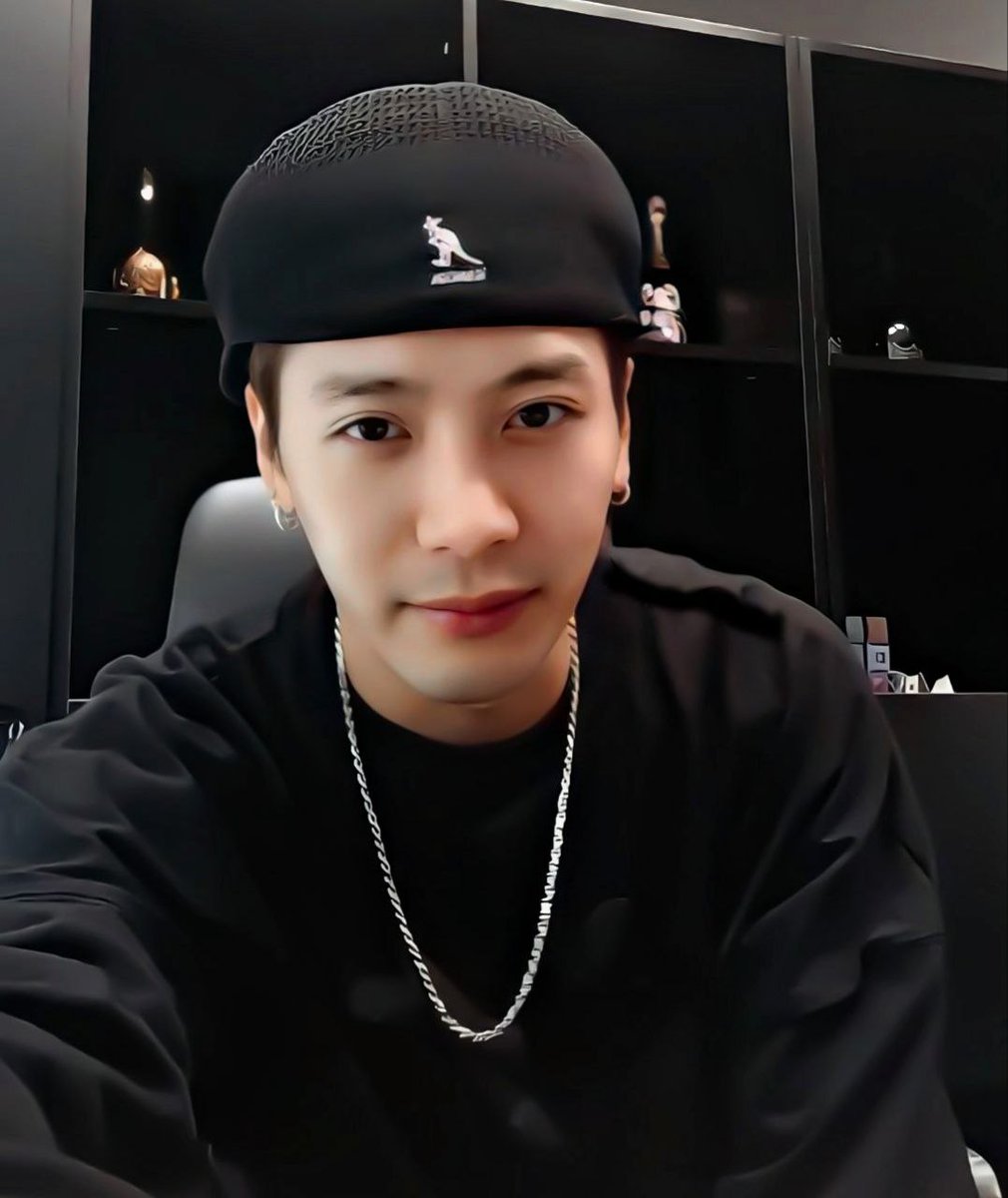 hongkongprince's tweet photo. A carinha⠀⠀ /  ⠀⠀⠀O corpinho https://t.co/9rlfFJCT20