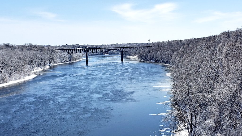 Saar0323's tweet photo. Mississippi River this morning. After an April Fools snowstorm. Minneapolis, Minnesota. The trees still looked a little frosted. @kare11 @StormHour @ThePhotoHour @NWSTwinCities https://t.co/EaycRnp3Hx