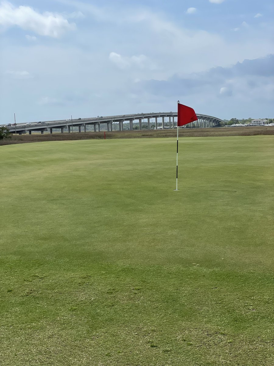 squito15's tweet photo. I’m getting my ass kicked rn. #CharlestonMuni #Windyyyy https://t.co/3pwtNLwUKQ