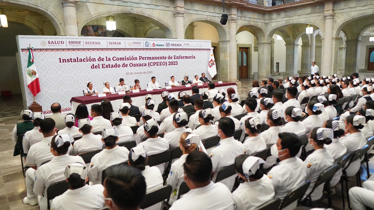 SUNEO_UNSIS's tweet photo. El 29 de marzo de 2023 se llevó a cabo la instalación de la Comisión Permanente de Enfermeria del estado de Oaxaca, por parte del Gobernador del Estado, en dónde estuvieron presentes representantes de la Licenciatura de Enfermería de la #UNSIS.

#EducaciónDeCalidad #SUNEO #SoyLE https://t.co/BAEtBex5jy