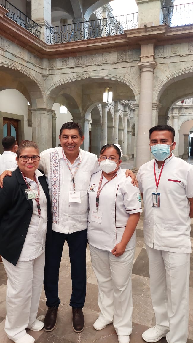SUNEO_UNSIS's tweet photo. El 29 de marzo de 2023 se llevó a cabo la instalación de la Comisión Permanente de Enfermeria del estado de Oaxaca, por parte del Gobernador del Estado, en dónde estuvieron presentes representantes de la Licenciatura de Enfermería de la #UNSIS.

#EducaciónDeCalidad #SUNEO #SoyLE https://t.co/BAEtBex5jy