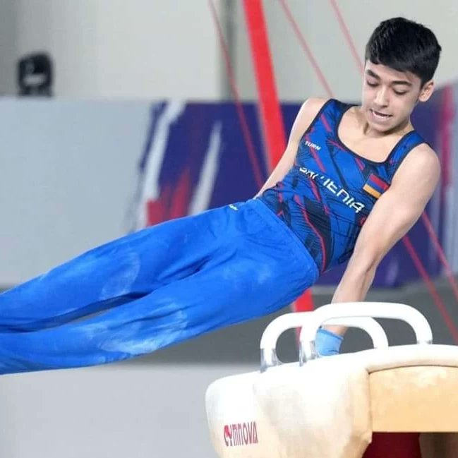 centroarmenio's tweet photo. Nuestros atletas armenios Hamlet Manukyan y Mamikon Khachatryan obtuvieron el primer y segundo puesto respectivamente en el campeonato de gimnasia artística juvenil llevado a cabo en Antalya, Turquía. 
¡Felicitaciones! 🇦🇲 https://t.co/HS6DDlmQyw