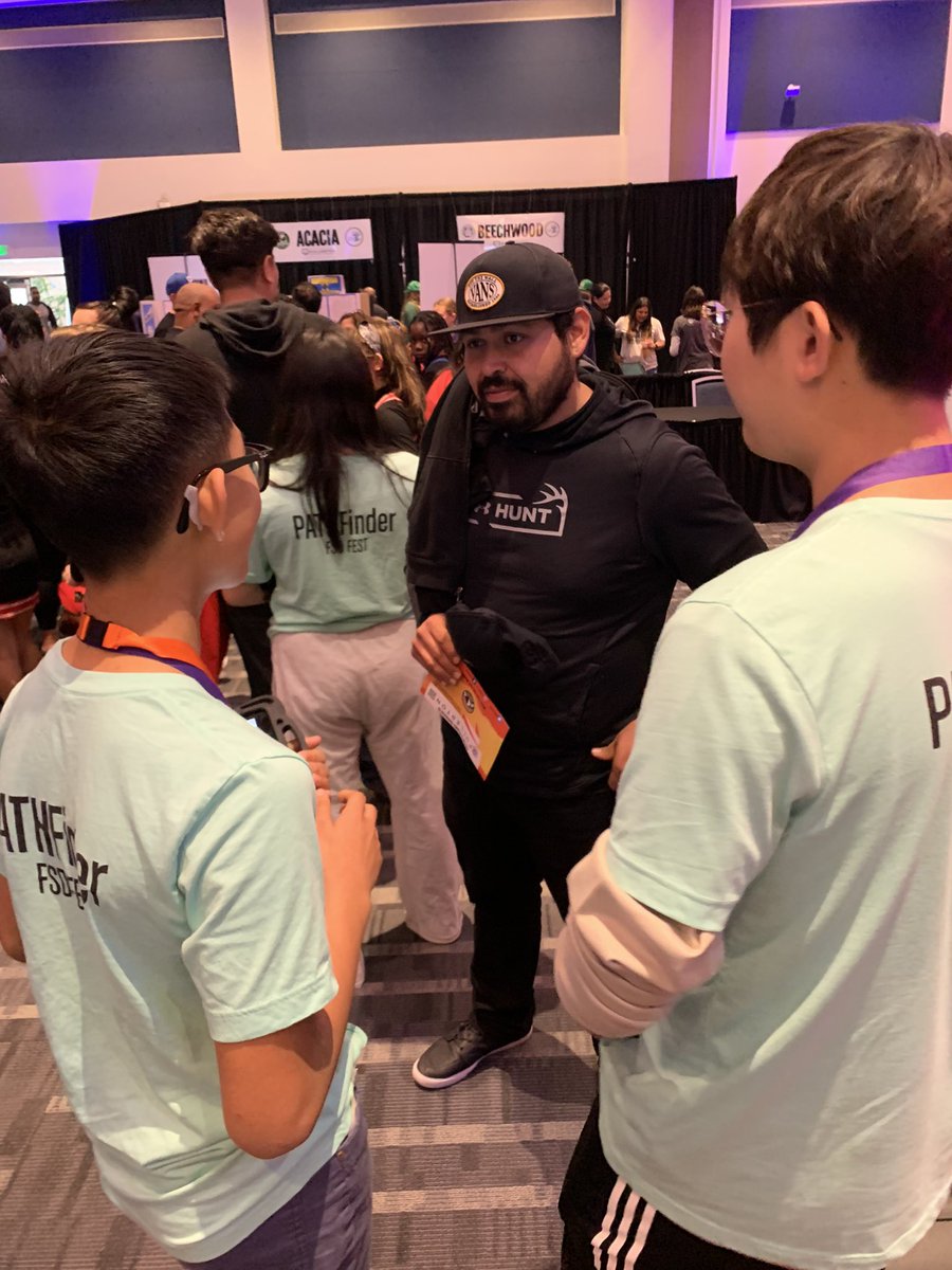 MrsMundschau's tweet photo. @ParksJHS PATHFinder class sharing about their passions during #FSDFest @FullertonSD @julienneleeFSD https://t.co/27RdLcewVt