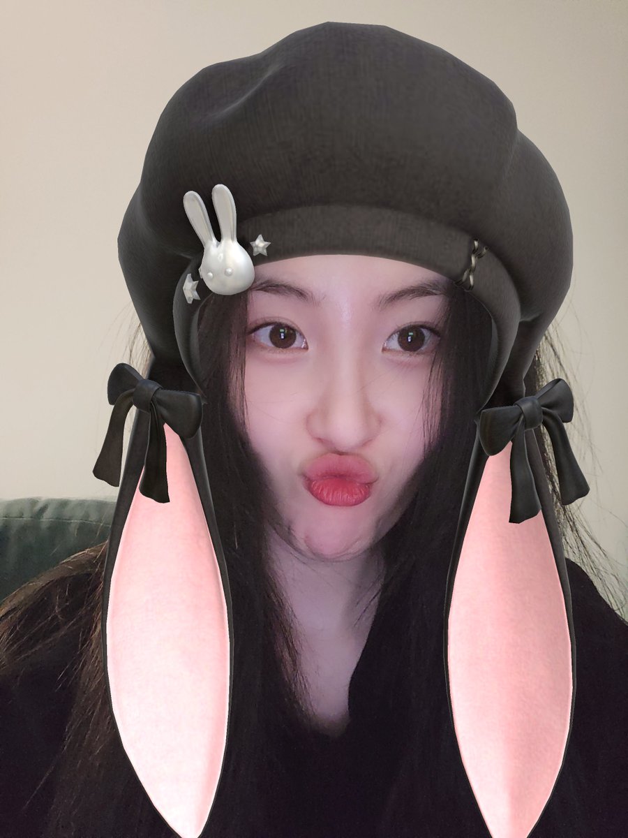 h_miyya's tweet photo. 하 진짜 개귀엽자고.. 🐰🖤 선미언니 귀여워서 미안해 챌린지 해야되겠네 사과하세여 🥹 https://t.co/nxS1qvccK4