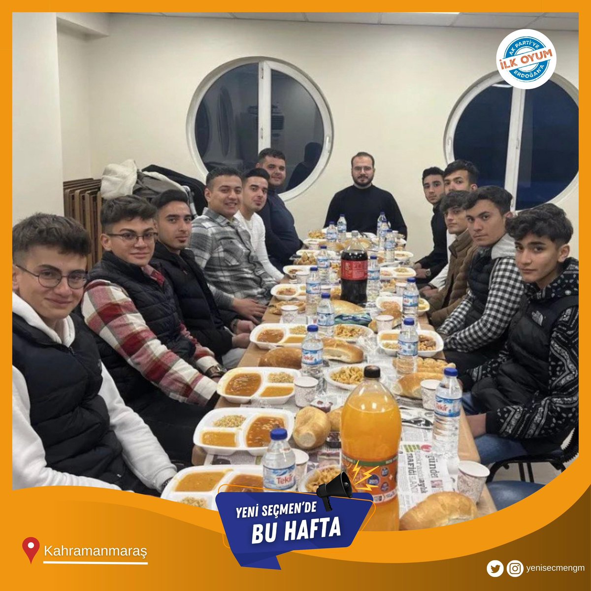 yenisecmengm's tweet photo. Yeni Seçmen’de Ramazan Vakti🌙

Yeni Seçmen Kahramanmaraş teşkilatımız, ilk defa oy kullanacak kardeşlerimizle iftar sofrasında bir araya geldi. 

Yaralarımızı birlikte sarmaya devam edeceğiz. 💪

#İlkOyum https://t.co/TJYUg3gF8n