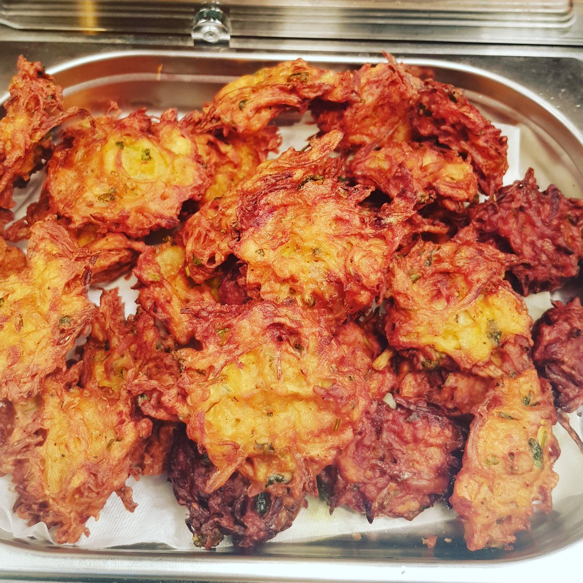 Homemade Onion Barji's, little golden nuggets👌🏾😋❤ #spicyshack #asianstreetfood #streetfood #onionbhaji #instafood #streetsnack