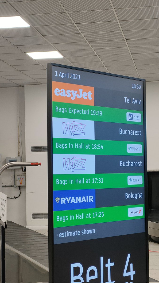 craigpatrick76's tweet photo. @LDNLutonAirport @mezies seriously plane lands at 18:45 but we have to wait until 19:39, an hour for our bag's?
@easyJet #poorservice #utterlyUseless https://t.co/yIBSbJ78Zb