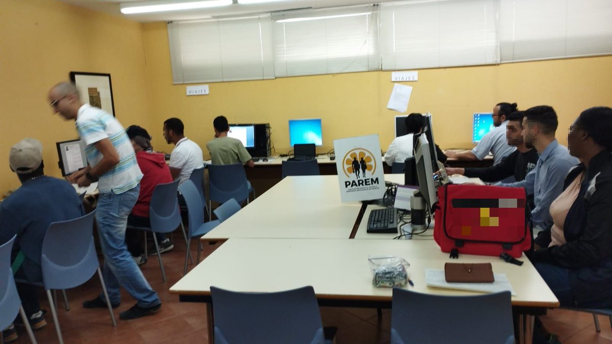 Esta mañana hemos impartido un taller para crear su curriculum. Gracias a tod@s l@s participantes. ¡Si quieres también ser #voluntario en #murcia, escríbenos!