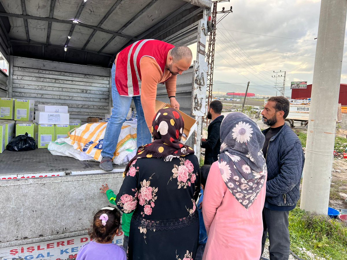 Gönüllülerimiz dayanışmaya devam ediyor.
