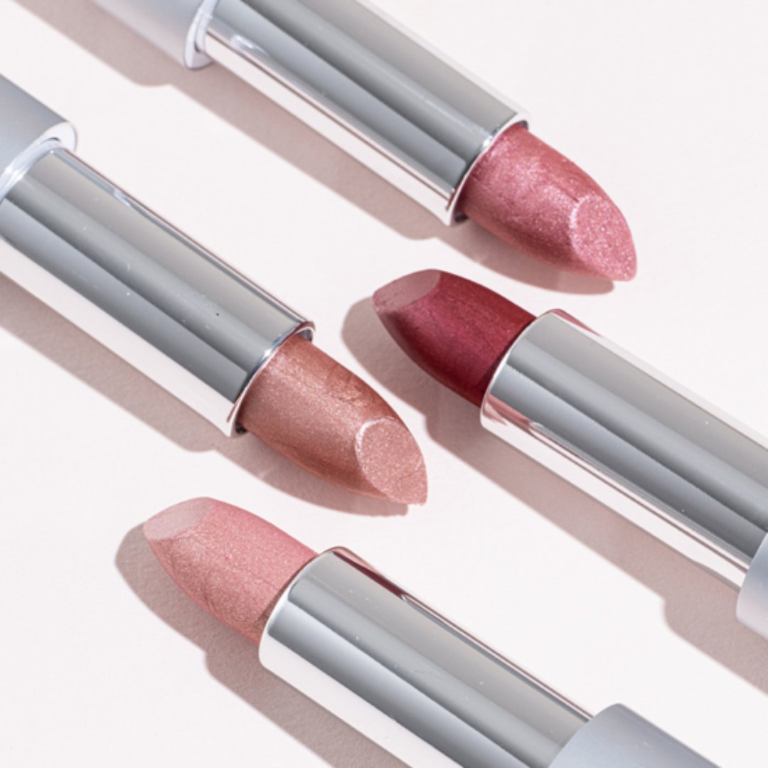 runwayrogue's tweet photo. Missing that shimmery, frosted lip look from the 90s? π Satin Shimmer CrΓ¨me Lipsticks have an easy-to-glide, non-drying formula that leaves your lips with ultra-fine pearlescent pigments that create multi-dimensional shine. π« #runwayrogue #bypatriciahartmann https://t.co/r3upQJvjK4