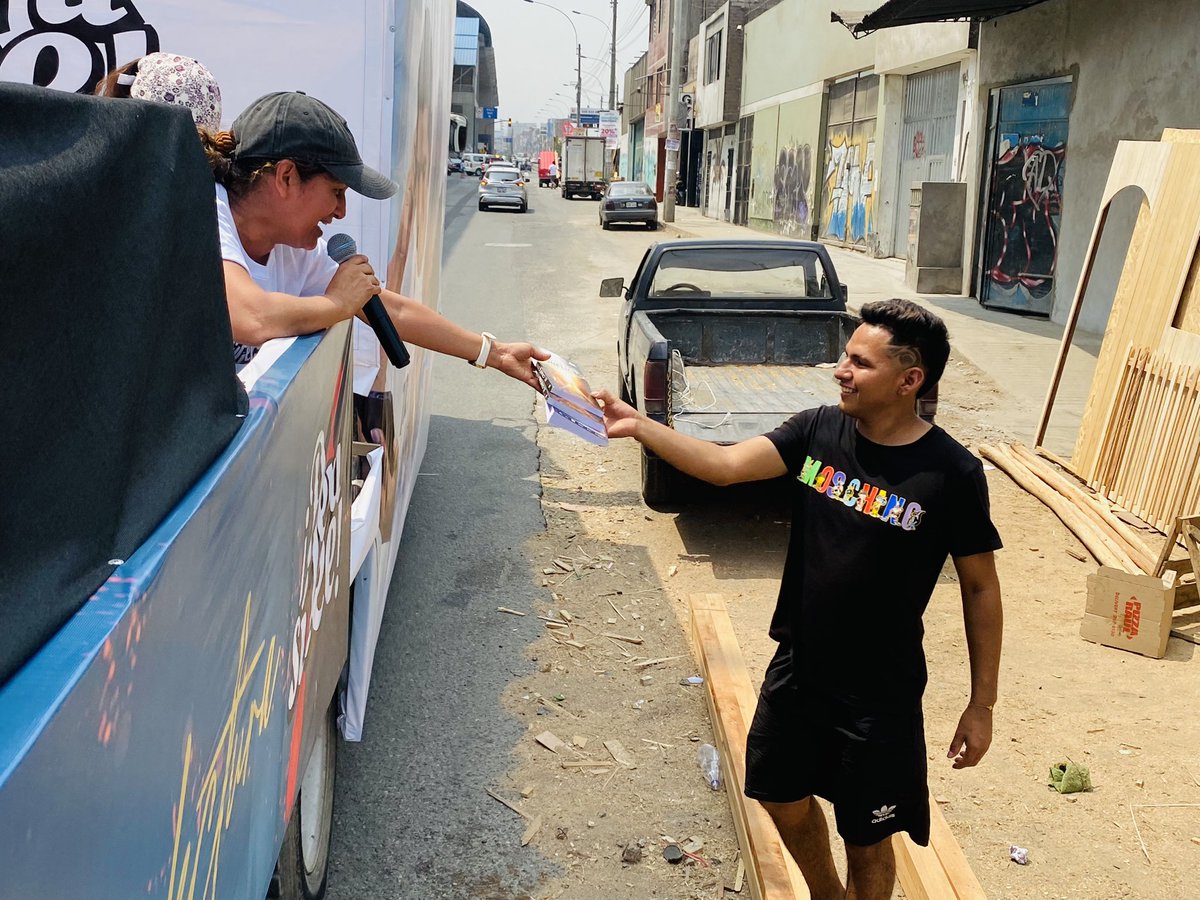 ➡️ Vecinos del distrito de📍San Juan de Lurigancho se acercan al concierto móvil donde promocionan la lectura y la sintonía de la radio <a href="/NuevoTiempoPeru/">Nuevo Tiempo Perú</a> 103.3 FM 📻 #PerúSíLee #ImpactoEsperanza