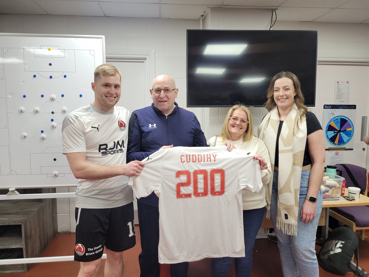 ClydeFC's tweet photo. 2️⃣0️⃣0️⃣ - Barry Cuddihy was presented with a special shirt to mark his 200th Bully Wee appearance in the presence of his family and teammates before this afternoon’s game.

Barry is just the 2nd player in the last 30 years to reach this milestone, and 59th in the club's history 👏 https://t.co/wzvImlnuMC