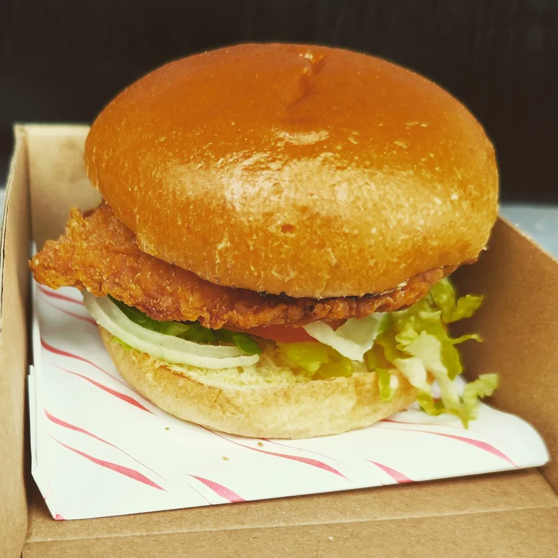 Our new hot and spicy chicken burgers 🤤

 #chickenburgers #hotandspicyburgers #hotandspicychicken #newburger #footballfood #loadedburgers #loadedfries #gfoptions #pulledpork #matchday #nationalleague  #amazingfood #nottscounty #nottinghamforest #cattlemarket