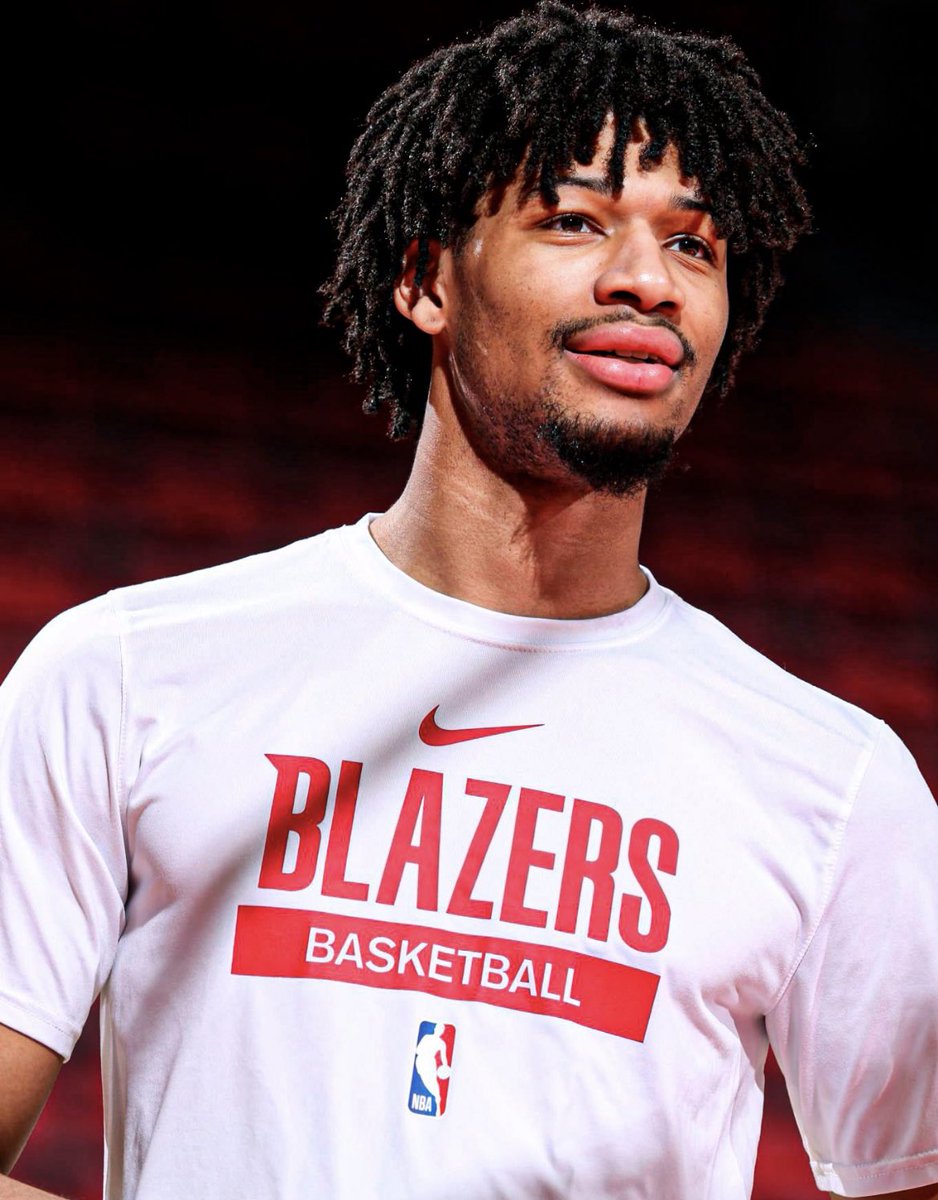 503Blazerfans's tweet photo. Since becoming a full time starter over the last 6 games, @ShaedonSharpe is averaging:

24 PPG, 6 RPG, 3.5 APG off 46/44/76 shooting splits

Only 5 rookies at the age of 19 have averaged 20+ ppg &amp; that’s Zion, Luka, Durant, Melo, and Lebron 

Future ⭐️ https://t.co/lJOj3FkDCm