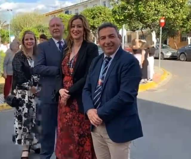 RaquelVegaC's tweet photo. Sábado de Pasión. #LaHumildad. Un placer acompañar a la gente de @AP_ElOlivo en una tarde radiante. Disfrutando de su paso por las calles de la barriada donde me crié.
#SemanaSanta2023 #LaRinconada https://t.co/w8MxL1tYhK
