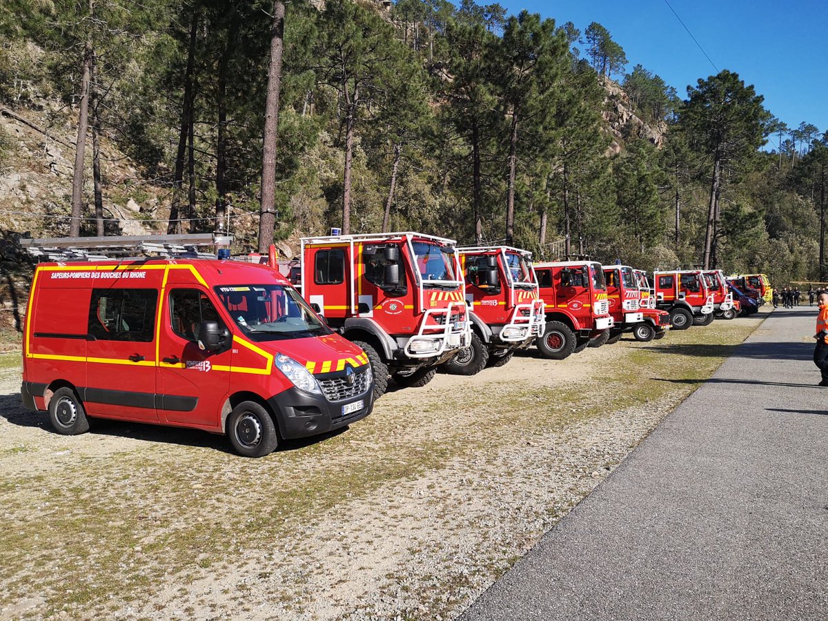 Pompiers13 tweet media