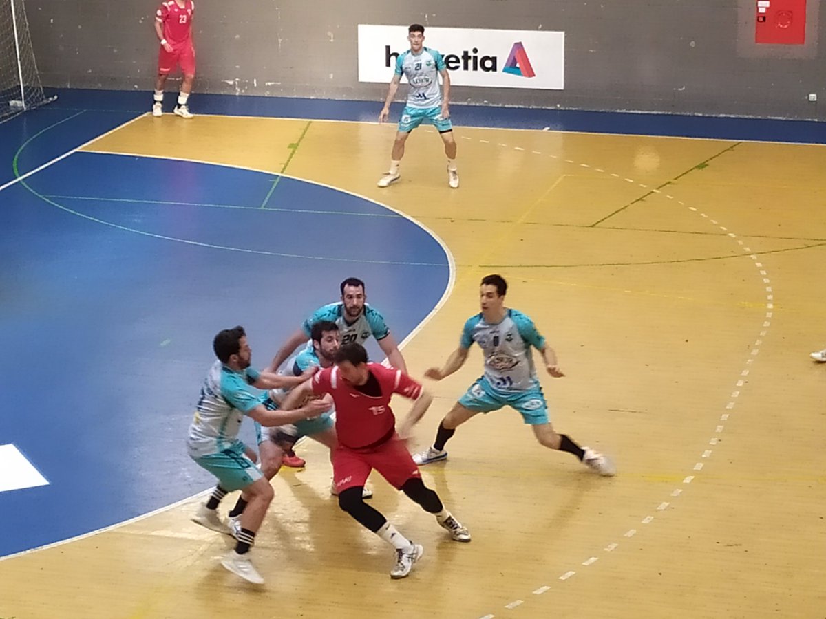josete8877's tweet photo. 🔚 JORNADA 3️⃣ #DHPlataMasc

@bmalcobendas 27
@AlsurBMATQ    28

Los de #Alcobendas tuvieron opciones hasta el final,gracias a la actuación de @Ramonfz_22 en un final de infarto 😔

Tocará seguir luchando con más fuerza si cabe.

@CedenaMario 7🎯

#BalonmanoAlcobendas https://t.co/yb60NHtqUt