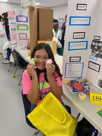 MsE_teaches's tweet photo. Super proud of these goaaaalllll crussshhhherrrs and the amazing work they did representing @spiritbelieves at the #VCSScienceExpo. S/o to our TOTY Mrs. McCormick for working with our #VCSscientists https://t.co/qYqzJi7nl6