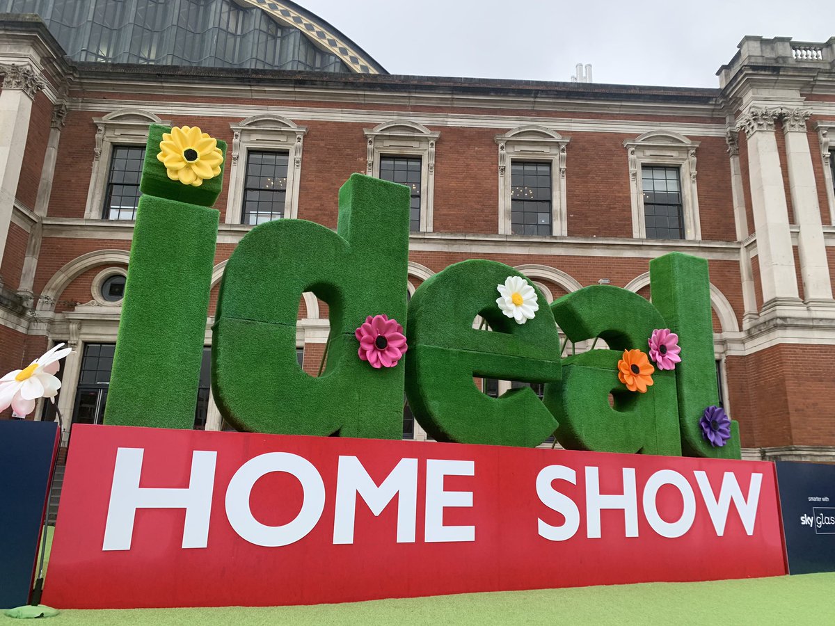 Angela Jay tweet media