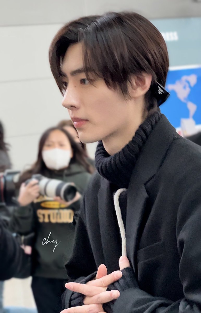0119chy's tweet photo. 230330 ICN 
오랜만에 성훈이ㅠㅠㅠㅠ!!
(깜빡하고 못 올렸어요💦)
#ENHYPEN #엔하이픈 #SUNGHOON #성훈 https://t.co/00CFIo23k1