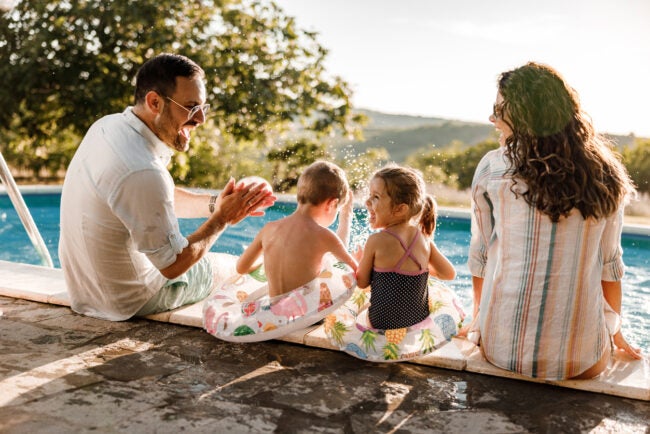 AliceaSunny's tweet photo. Buying a house? These tips and suggestions can help you ease into being a #homeowner. #REtips  https://t.co/ZEIjOZL269 https://t.co/tkGv4CajeB