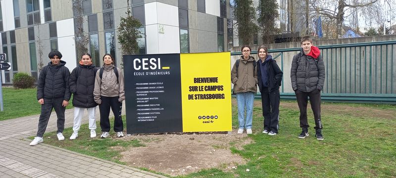 Le mercredi 29 mars 2023, grâce à Manon Noël de l’association D’Clic, un petit groupe d’élèves de 3ème a pu visiter le CESI, une école d’ingénieurs située à Lingolsheim, tout près du collège.Après uneprésentation des formations proposées par cette

…-arp-strasbourg.site.ac-strasbourg.fr/web/?p=3685