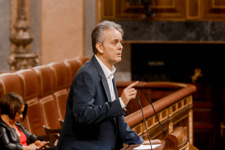 RubenHood15M's tweet photo. 🧵 2/3 - Héctor Illueca (Podem), Vicepresidente segundo y consejero de Vivienda, ha llegado a un trato para comprar un edificio entero que pasará a dominio público. Esto significa: alquileres a precios más bajos, bajada de precios en el mercado o combatir los desahucios. https://t.co/FIvmgeInOz