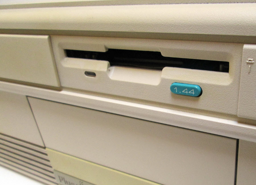 8BitBoyzRetro's tweet image. Does anyone have source for Tandy 1.44 floppy drives or the blue eject button they have, that can adapt to an alternate 1.44 drive.
#Tandy  #Floppy #DiskDrive #Button