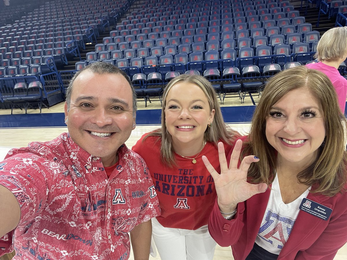 Admitted Student Day! So excited to welcome <a href="/uarizona/">University of Arizona</a> future Wildcats and soon to be <a href="/arizonaalumni/">Arizona Alumni 😺🐾</a>